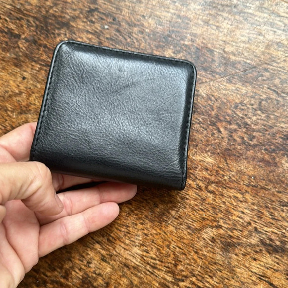 Fossil Black cow hide leather wallet with gold leather lining - Picture 3 of 11